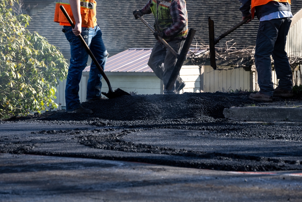 Construction,Workers,In,Safety,Gear,With,Shovels,And,Asphalt,Rakes